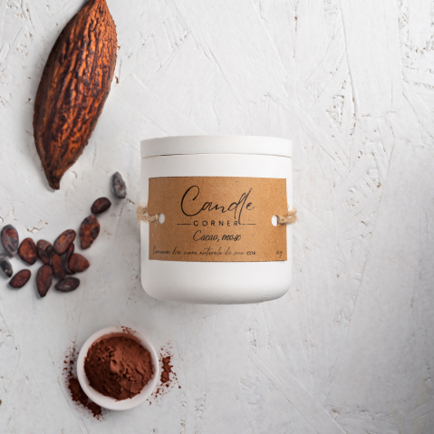 Lumanari parfumate handmade - Lumanare parfumata handmade din ceara naturala de soia 100%, aroma de Cacao si mosc, Recipient ceramic alb, 150 g