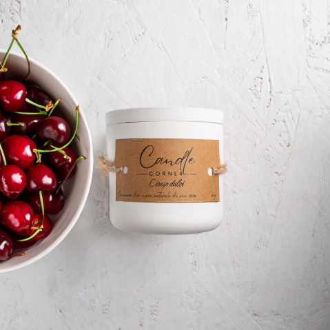 Lumanari parfumate handmade - Lumanare parfumata handmade din ceara naturala de soia 100%, aroma Cirese dulci, Recipient ceramic alb, 150 g