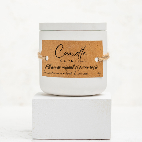 Lumanare parfumata handmade din ceara naturala de soia 100%, aroma Flori de migdal si prune rosie, Recipient ceramic, 150 g [3]