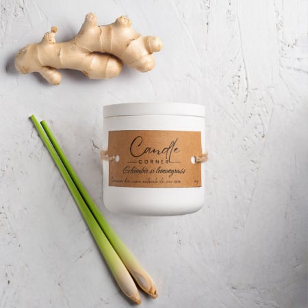 Lumanari parfumate Ierboase si verde - Lumanare handmade din ceara naturala de soia 100%, Ghimbir si lemongrass, Recipient ceramic alb, 150 g