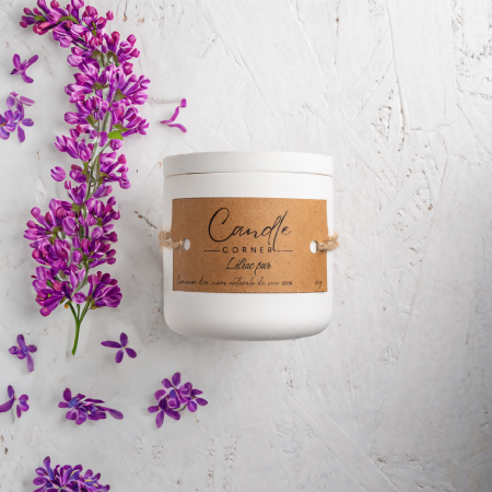 Lumanari parfumate handmade - Lumanare parfumata handmade din ceara naturala de soia 100%, aroma Liliac Pur, Recipient ceramic alb, 150 g