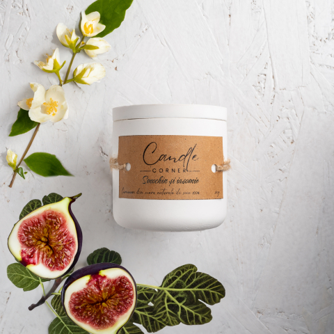Lumanari parfumate floral si feriga - Lumanare parfumata handmade din ceara naturala de soia 100%, aroma de Smochin si iasomie, Recipient ceramic alb, 150 g