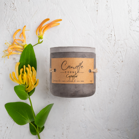 Lumanare parfumata handmade din ceara naturala de soia 100%, aroma de Caprifoi, Recipient ceramic, 150 g [7]
