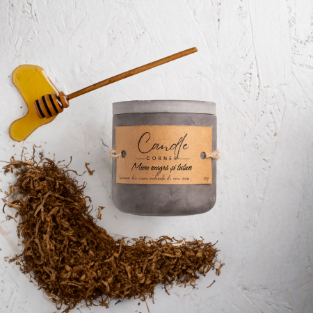 Lumanari parfumate condimentat si oriental - Lumanare parfumata handmade din ceara naturala de soia 100%, aroma de Miere neagra si tutun, Recipient ceramic, 150 g