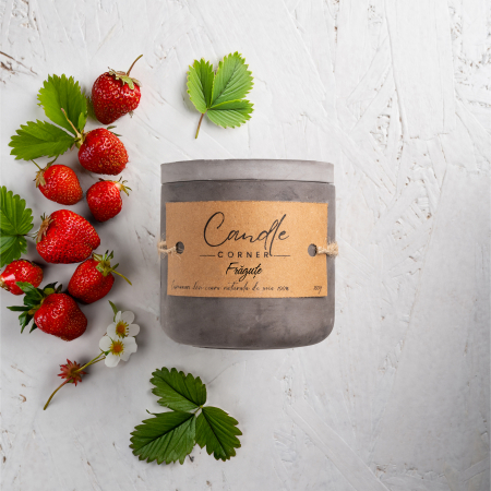 Lumanare parfumata handmade din ceara naturala de soia 100%, aroma Fragute, Recipient ceramic, 150 g [0]