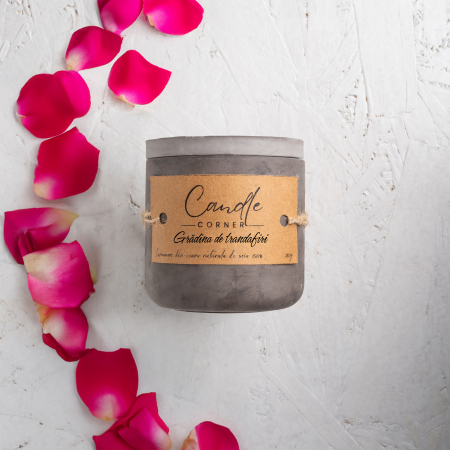 Lumanare parfumata handmade din ceara naturala de soia 100%, aroma Gradina de Trandafiri, Recipient ceramic, 150 g [0]