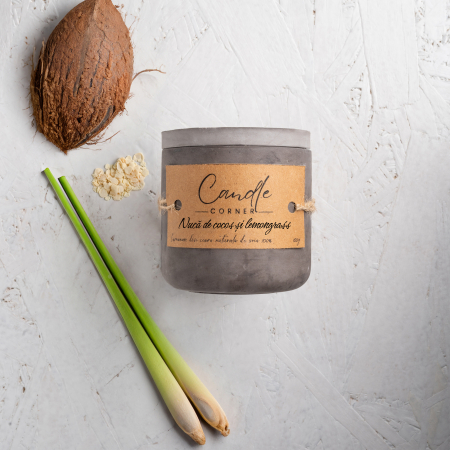 Lumanari parfumate fructe si citrice - Lumanare parfumata handmade din ceara naturala de soia 100%, aroma Nuca de cocos si lemongrass, Recipient ceramic alb, 150 g