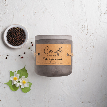 Lumanari parfumate condimentat si oriental - Lumanare parfumata handmade din ceara naturala de soia 100%, aroma Piper negru si mosc, Recipient ceramic, 150 g