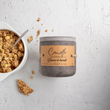 Lumanare parfumata handmade din ceara naturala de soia 100%, aroma Sfarama de biscuiti, Recipient ceramic, 150 g [0]