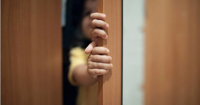 Copilul Și-a Prins Degetul În Ușă? Cum Să Eviți Rănile Provocate De Uși, Colțuri Si Sertare