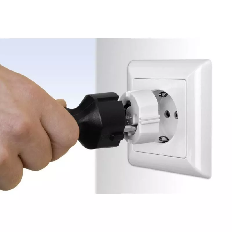 Siguranța copiilor: De ce sunt importante protectiile la prize?