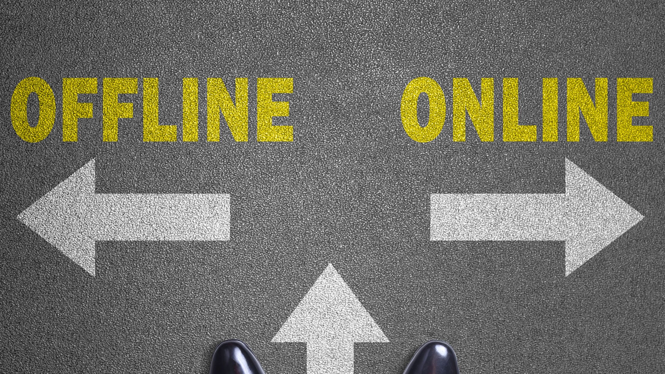 Evaluarea Auto Online vs. Evaluarea Tradițională: Avantaje și Dezavantaje