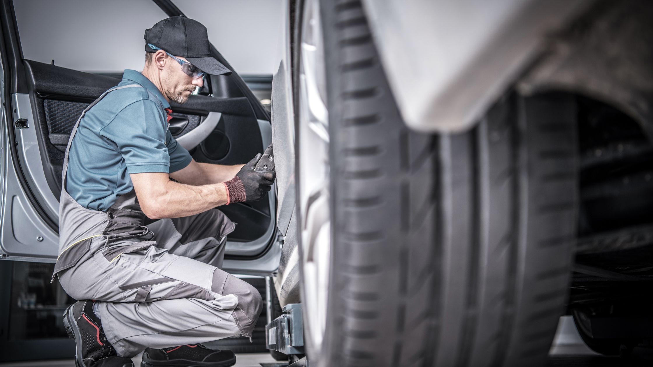 Calcul Reparații Auto: Ce Trebuie să Știi despre Costurile Ascunse 🚗🛠️