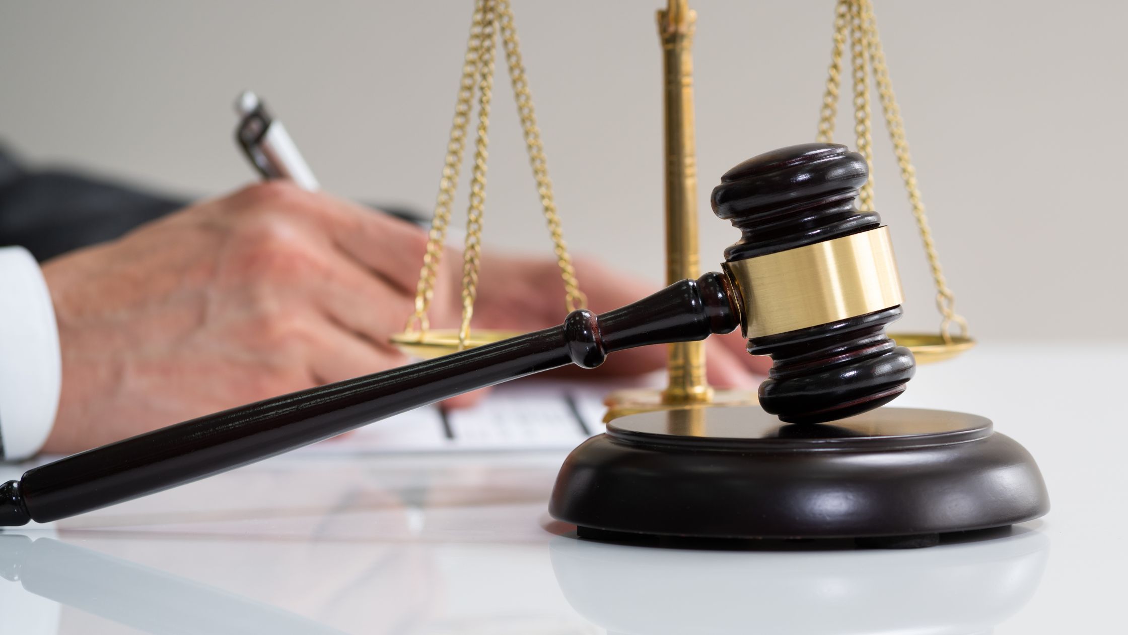 Rolul unui expert auto în instanță: De ce este esențial pentru avocați