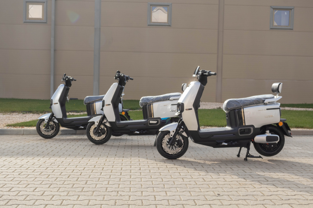 Scuter electric GREE08, 72V, 20Ah,Motor: 1200W, Roți: 3 x 10” - tubeless, Dimensiuni: 1710 x 730 x 1155, Viteză maximă: 25 km/h [2]