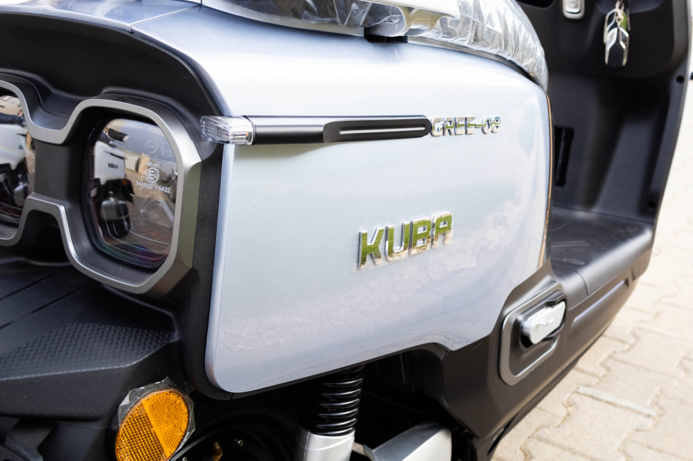Scuter electric GREE08, 72V, 20Ah,Motor: 1200W, Roți: 3 x 10” - tubeless, Dimensiuni: 1710 x 730 x 1155, Viteză maximă: 25 km/h [10]