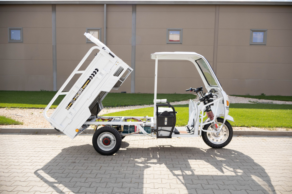 Tricicletă Electrică GL35000, 72V, 58Ah, Motor: 1500W, Roți: 110/90-16 /4.00-12, Dimensiune: 3010 x 1120 x 1700, Viteză maximă: 25 km/h [5]