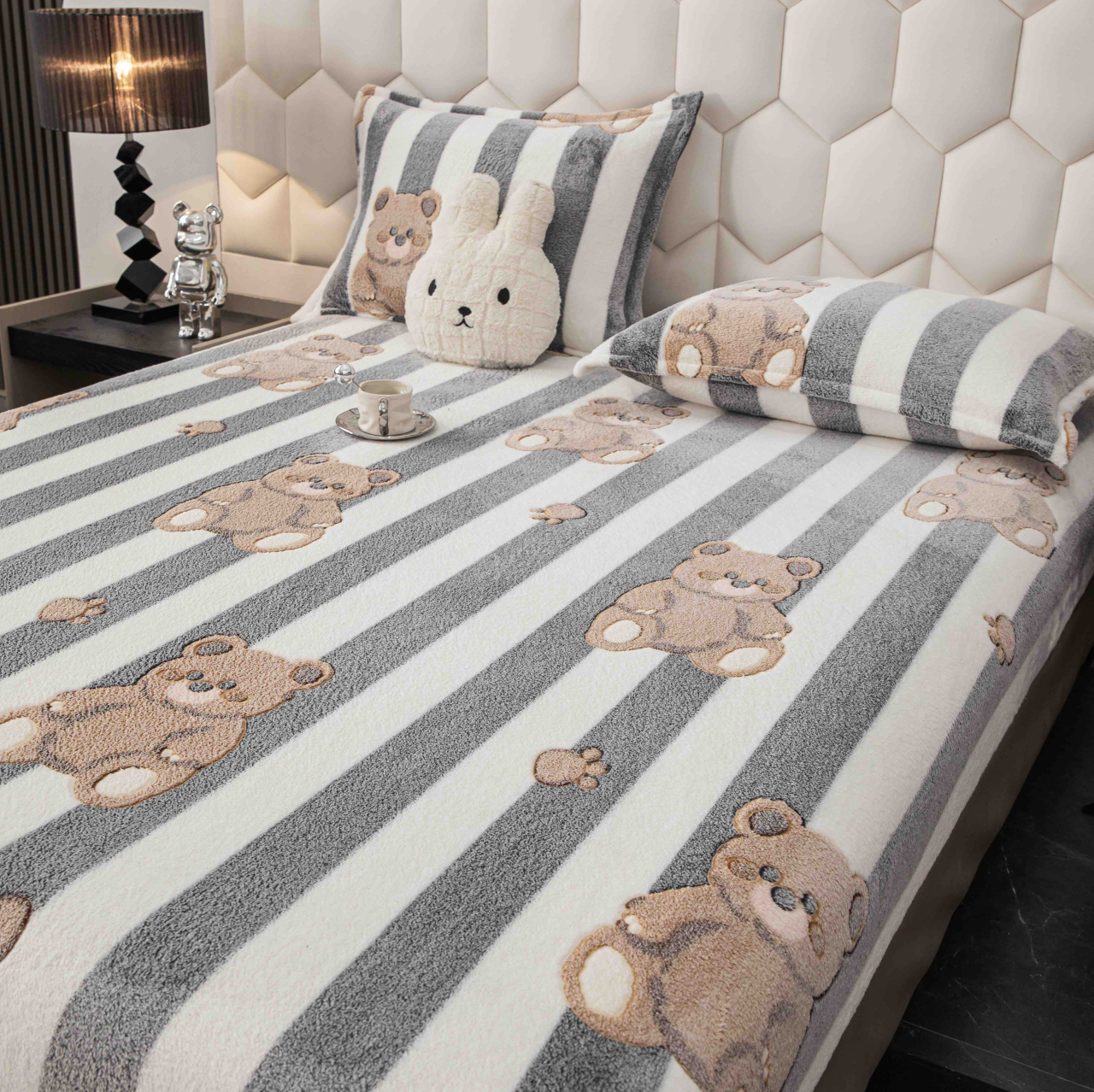 Husa de Pat Cocolino cu Elastic si 2 Fete de Perna 50x70cm,180x200cm,Alba/Gri cu Ursuleti-D166 [2]