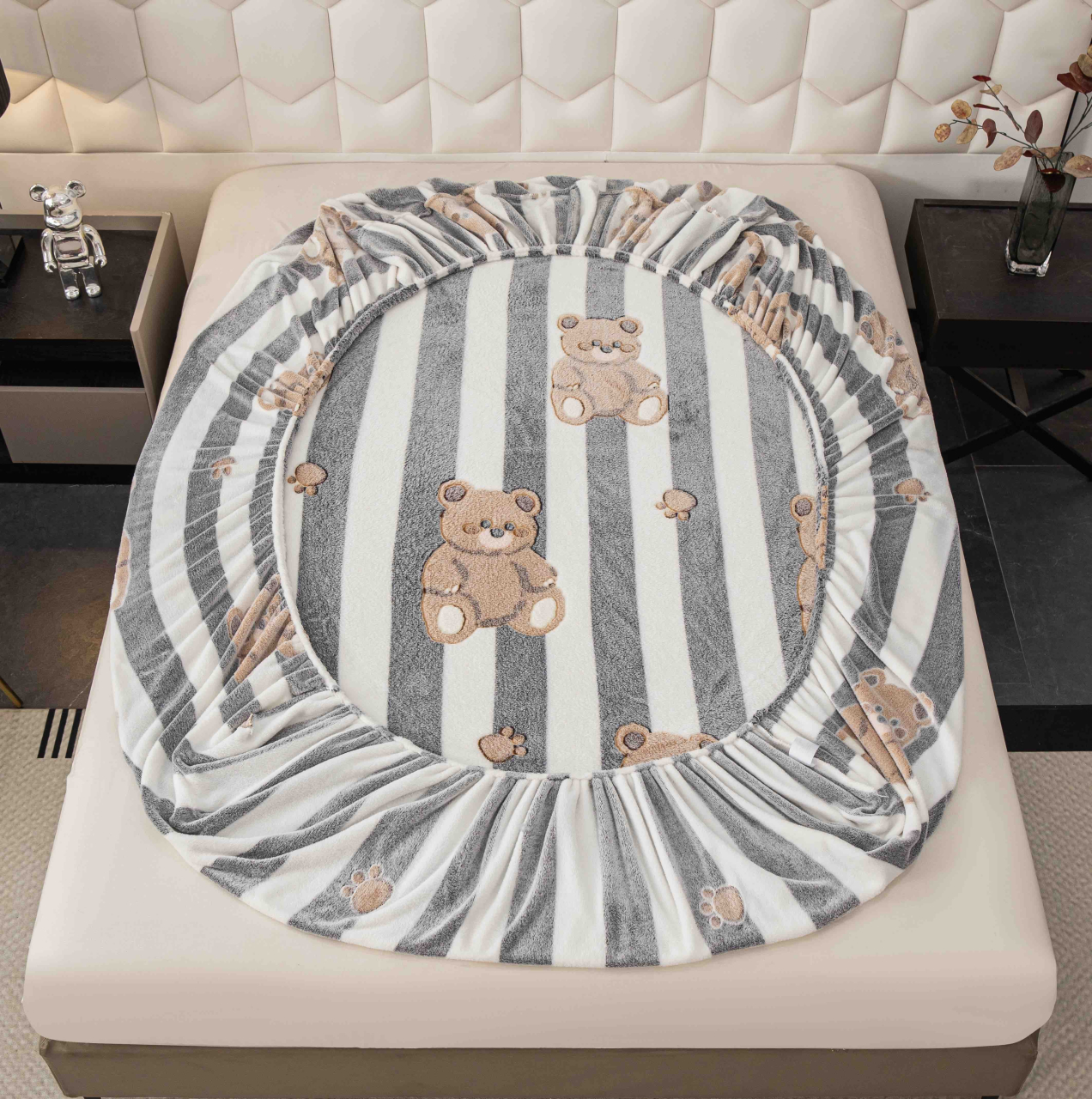 Husa de Pat Cocolino cu Elastic si 2 Fete de Perna 50x70cm,180x200cm,Alba/Gri cu Ursuleti-D166 [3]