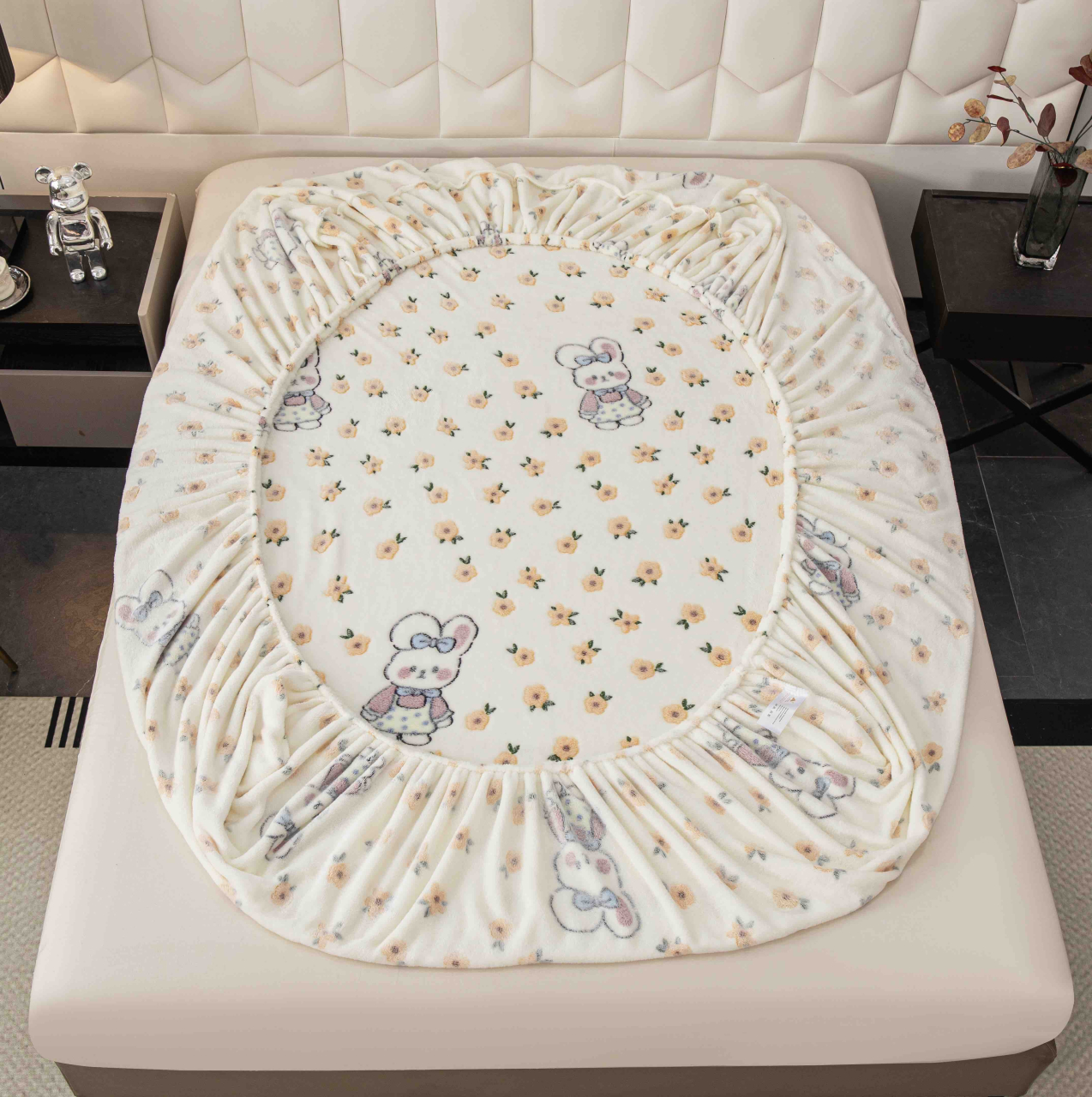 Husa de Pat Cocolino cu Elastic si 2 Fete de Perna 50x70cm,180x200cm,Crem cu Iepurasi-D167 [4]