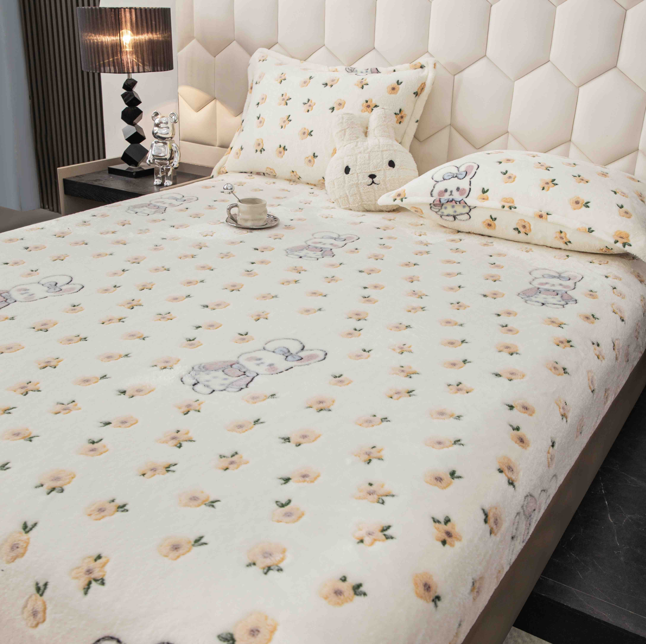 Husa de Pat Cocolino cu Elastic si 2 Fete de Perna 50x70cm,180x200cm,Crem cu Iepurasi-D167 [2]