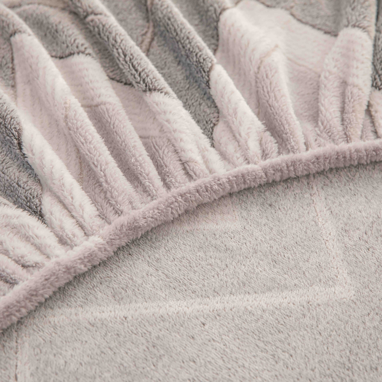 Husa de Pat Cocolino cu Elastic si 2 Fete de Perna 50x70cm,180x200cm,Gri cu Dungi in ZIgZag-D162 [4]