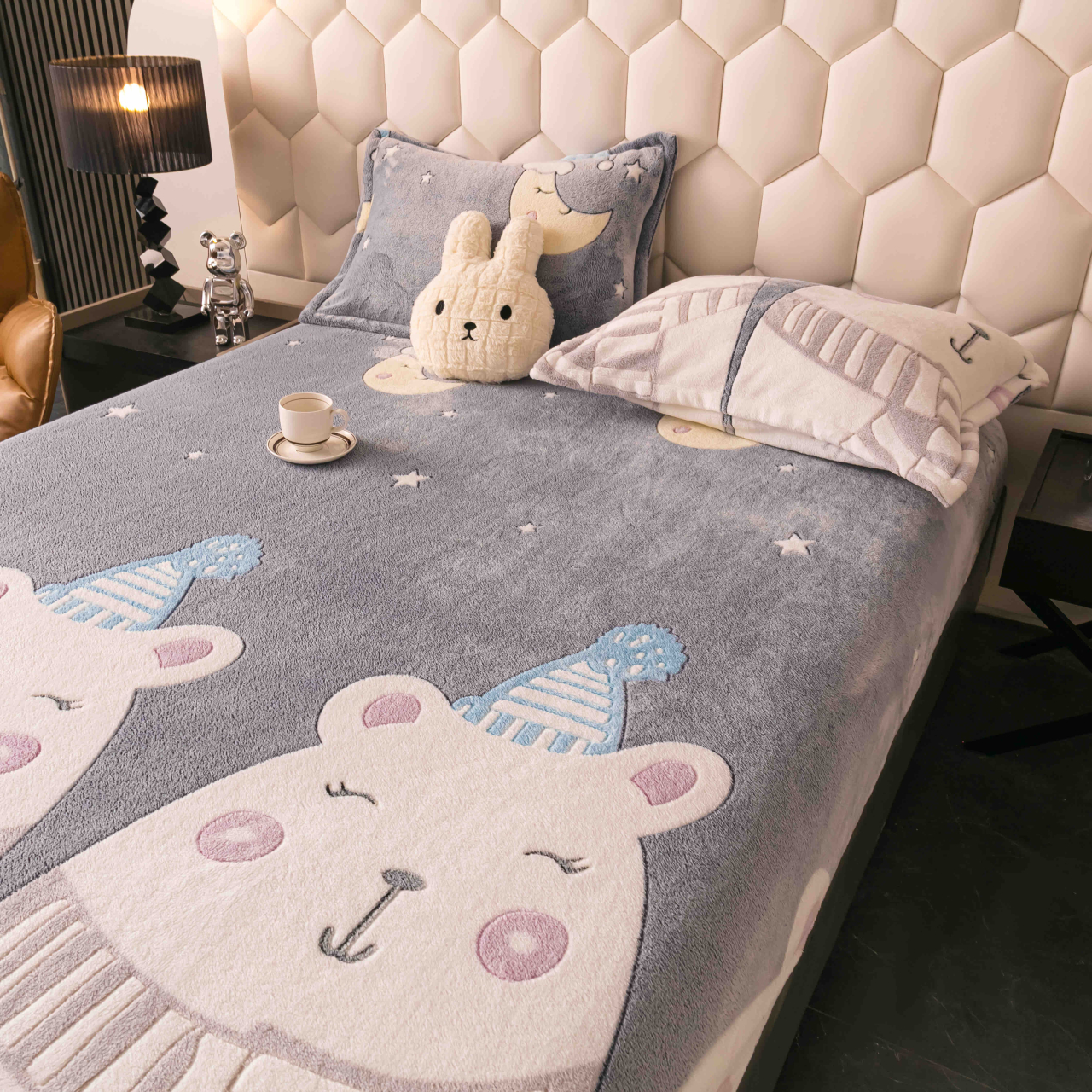 Husa de Pat Cocolino cu Elastic si 2 Fete de Perna 50x70cm,180x200cm,Gri cu Ursi-D149 [2]