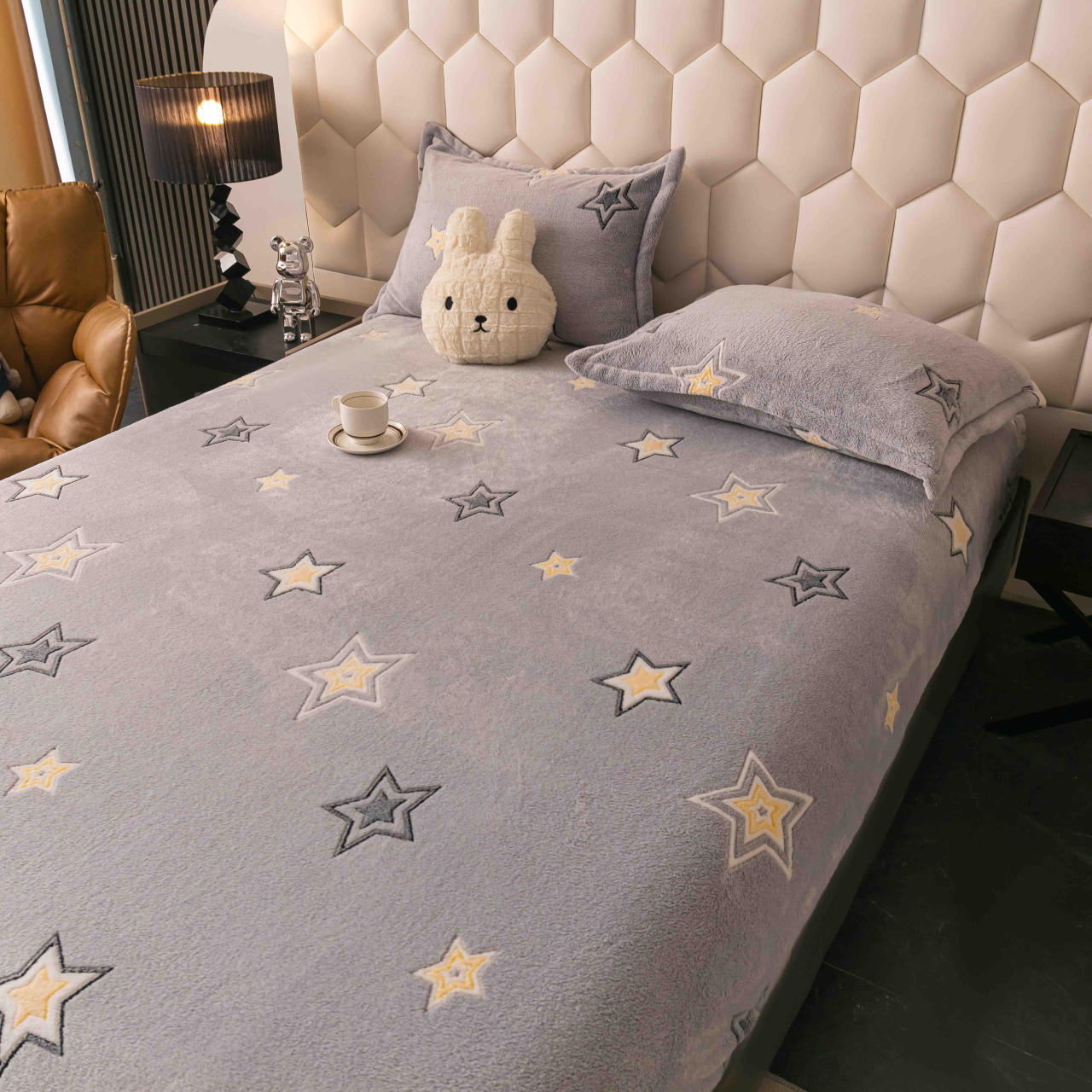 Husa de Pat Cocolino cu Elastic si 2 Fete de Perna 50x70cm,180x200cm,Gri cu Stelute-D147 [2]