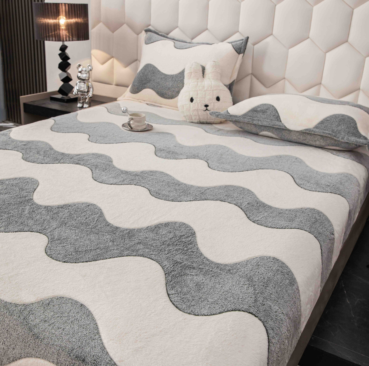 Husa de Pat Cocolino cu Elastic si 2 Fete de Perna 50x70cm,180x200cm,Alba/Gri cu Dungi-D165 [2]