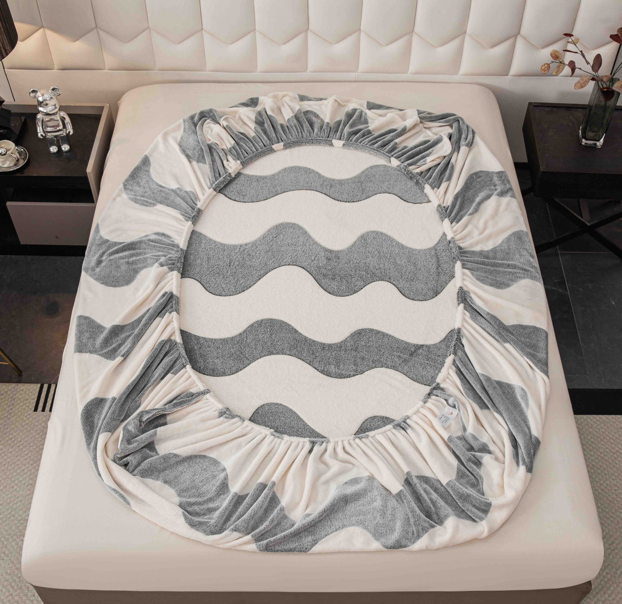 Husa de Pat Cocolino cu Elastic si 2 Fete de Perna 50x70cm,180x200cm,Alba/Gri cu Dungi-D165 [4]