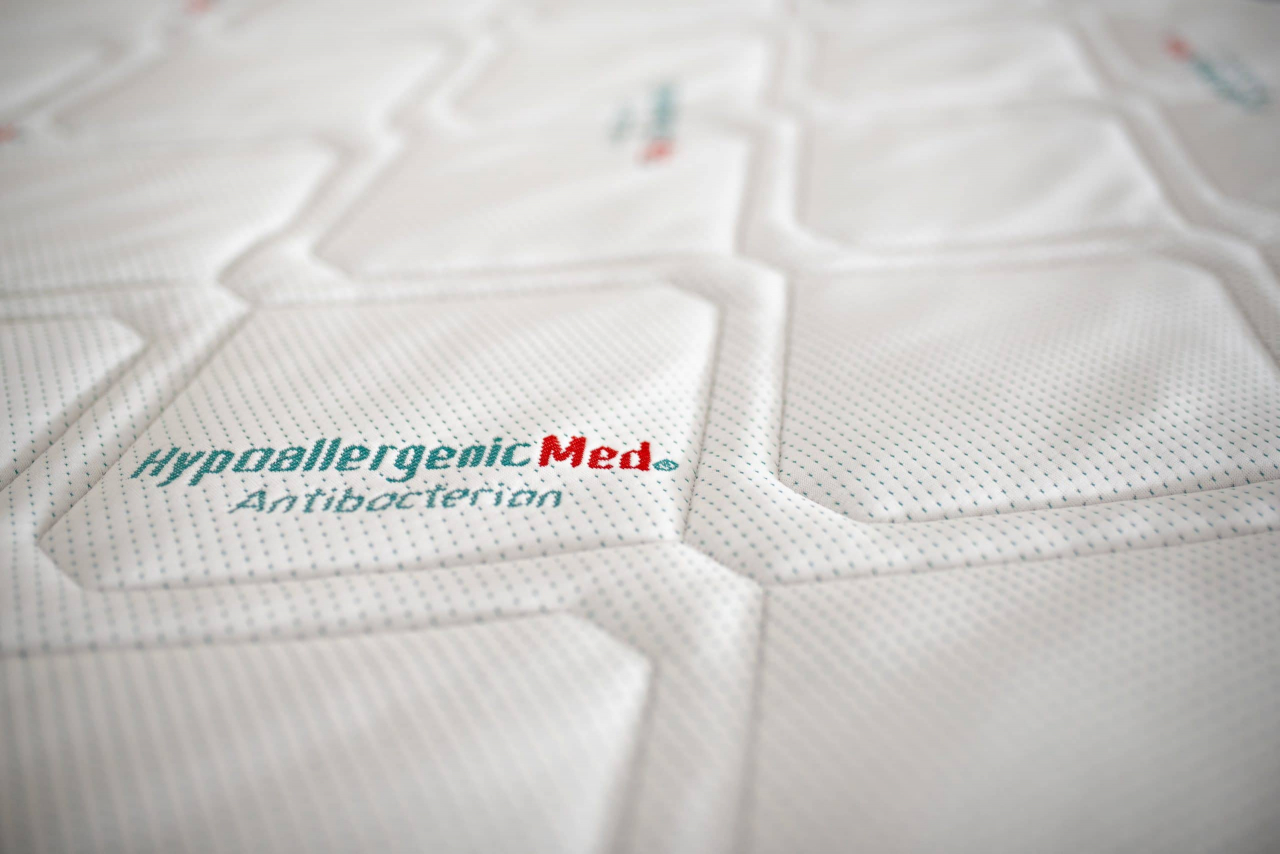 Saltea cu arcuri HypoallergenicMed Primo Protect 140x200, înălțime 23 cm, ortopedică, husă tratament antialergic, fermitate mediu-tare, sistem aerisire 3D [10]