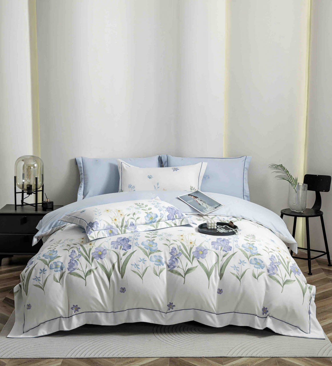 Lenjerie de lux pentru pat dublu,bumbac finet,6 piese,cearceaf cu elastic,alba/lila,imprimeu cu flori albastre-A1006 [1]