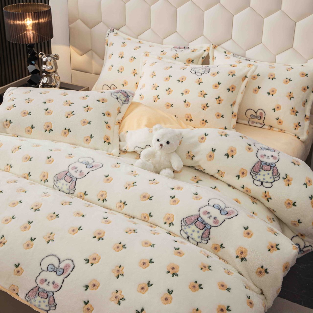 Lenjerie de pat dublu cocolino,4 piese, cearceaf cu elastic,crem cu floricele si iepurasi-A1431 [3]