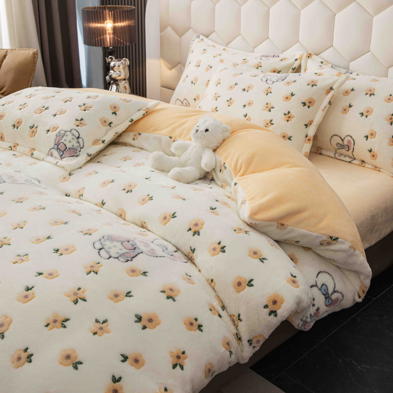 Lenjerie de pat dublu cocolino,4 piese, cearceaf cu elastic,crem cu floricele si iepurasi-A1431 [2]
