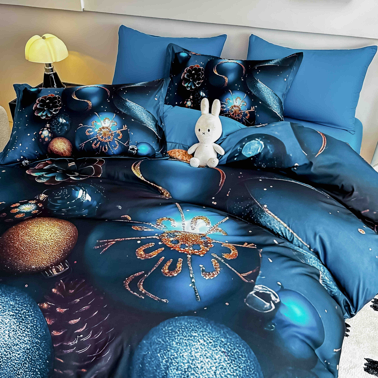 Lenjerie pat de Craciun cu elastic,pat dublu,bumbac finet,6 piese, imprimeu 5D globuri albastre si conuri de brad,albastra-A1193 [2]