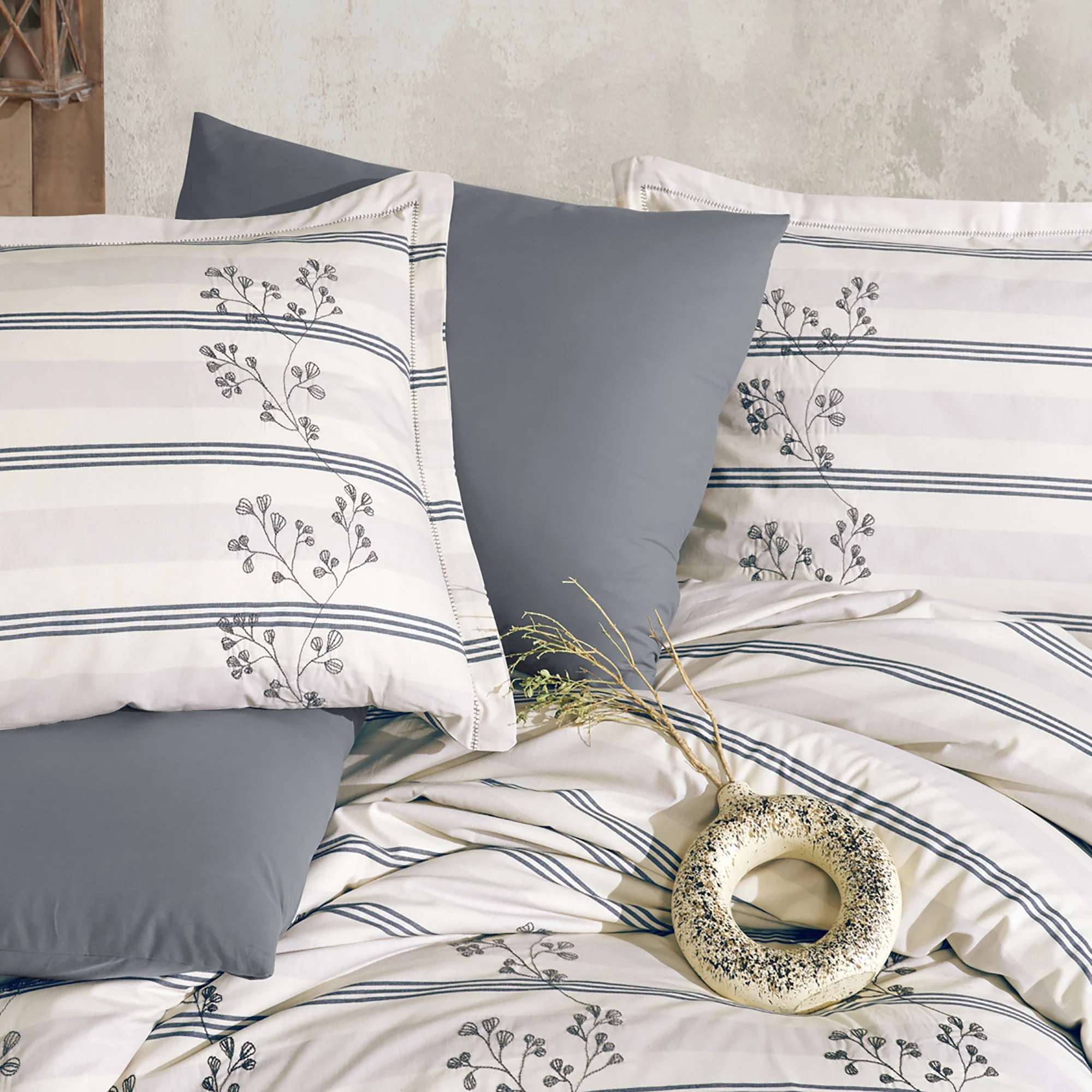 Lenjerie pat dublu,bumbac ranforce,4 piese,alba/albastra cu flori,Eva-A1531 [2]