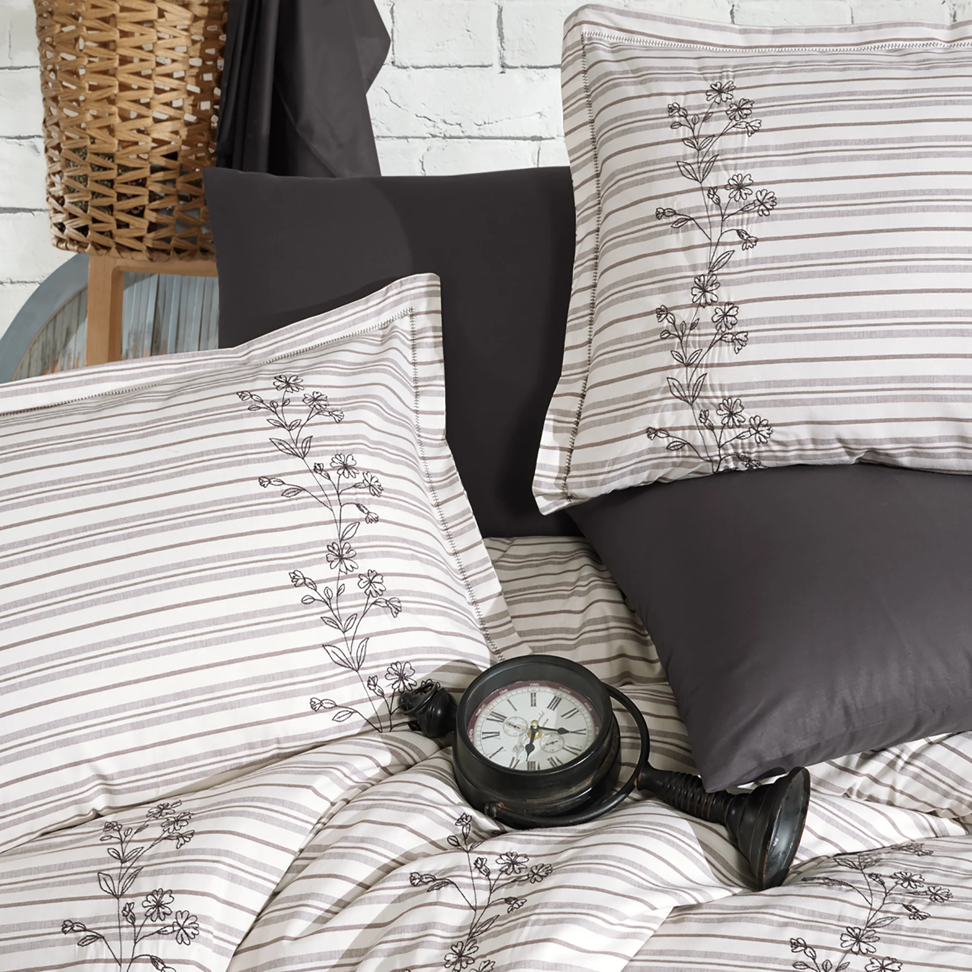 Lenjerie pat dublu,bumbac ranforce,4 piese,alba/gri cu flori,Dezza-A1528 [2]