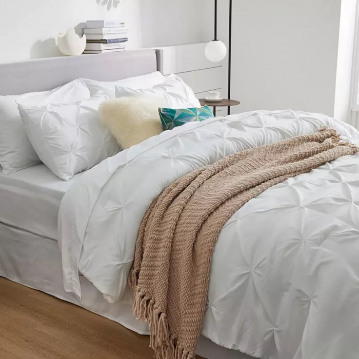 Lenjerie finet pat dublu cu pliuri alba [6]