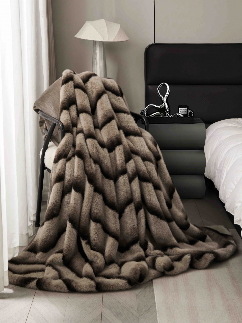 Patura de lux cu fermoar din blana artificala de nurca 200x230cm+2 fete de perna 50x50cm,maro cu negru-F054 [3]