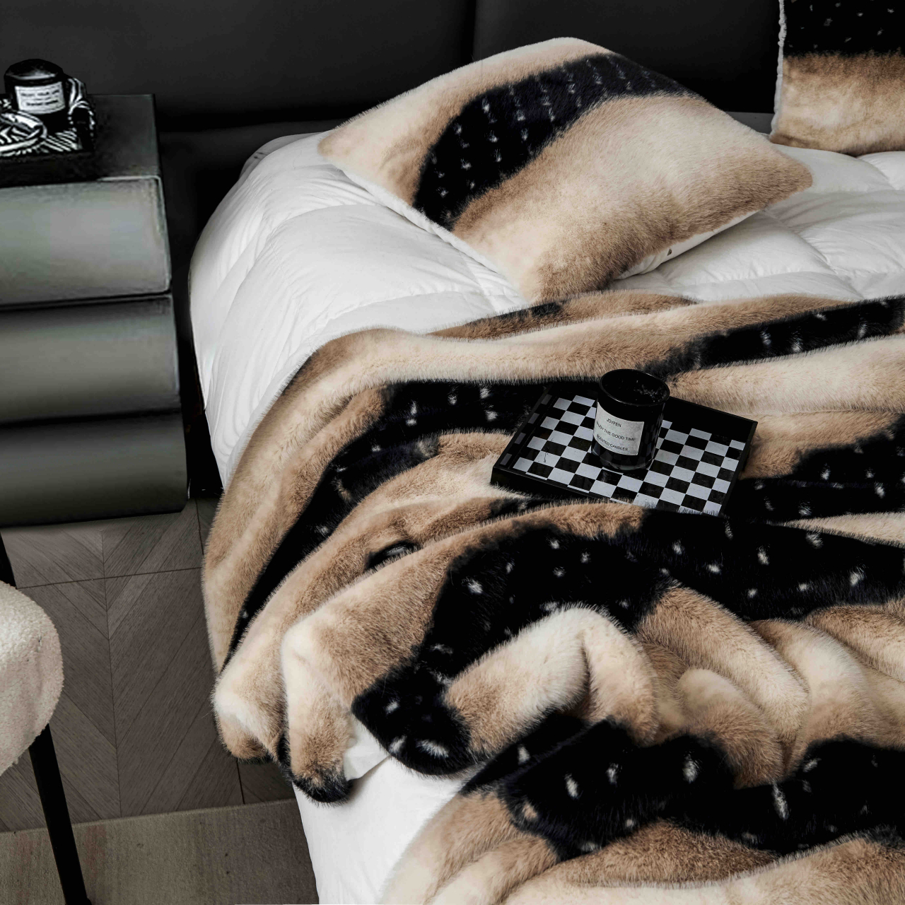 Patura de lux cu fermoar din blana artificala de nurca 200x230cm+2 fete de perna 50x50cm,bej cu negru-F055 [7]