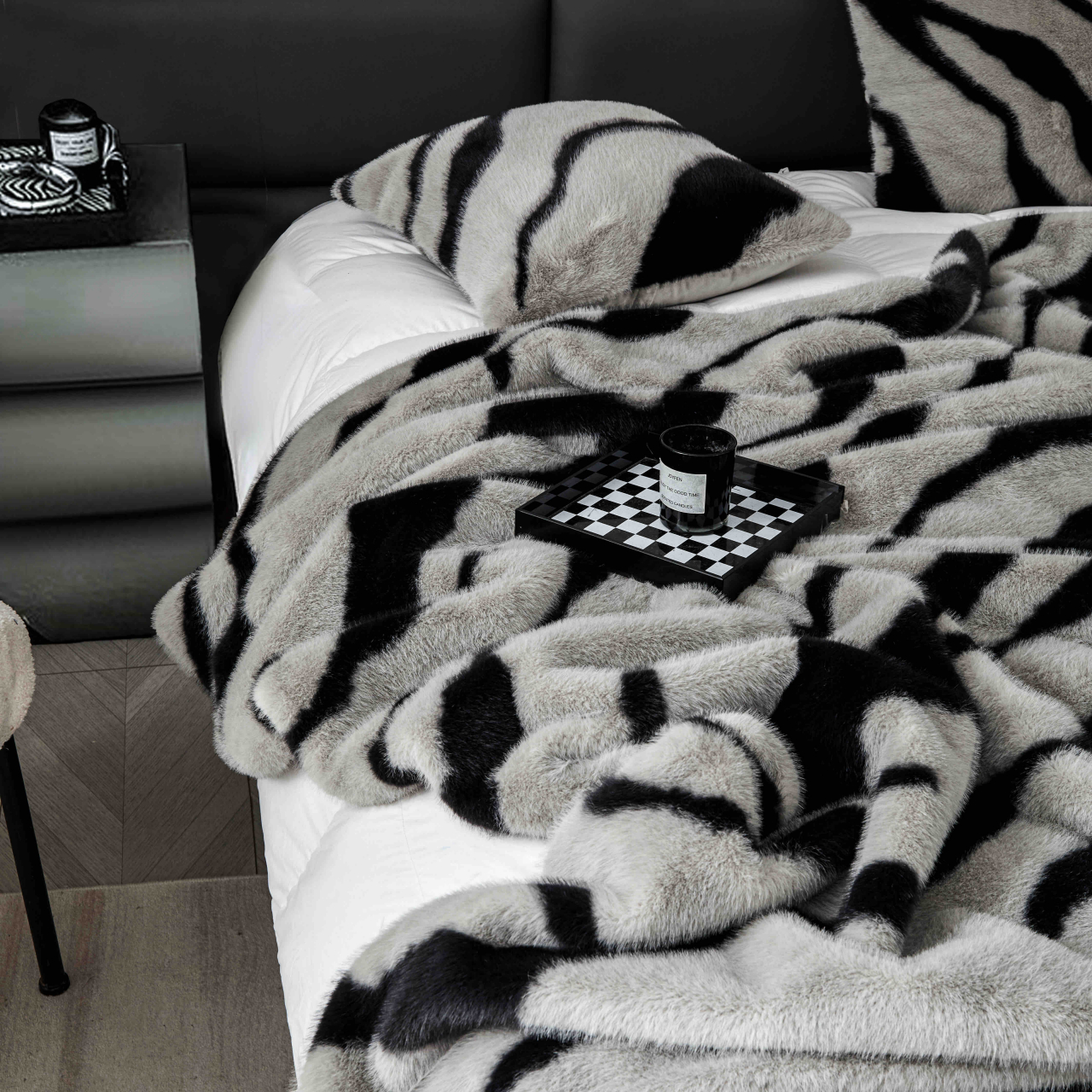 Patura de lux cu fermoar din blana artificala de nurca 200x230cm+2 fete de perna 50x50cm,gri cu negru-F056 [7]