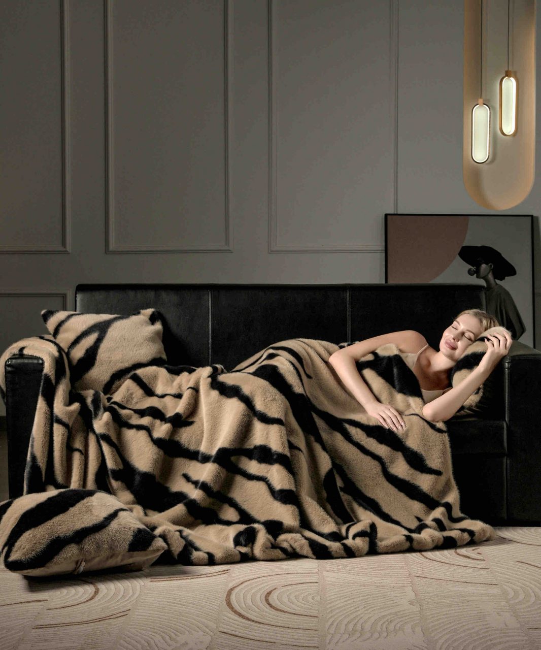Patura de lux cu fermoar din blana artificala de nurca 200x230cm+2 fete de perna 50x50cm,bej cu negru, imprimeu cu leopard-F058 [5]