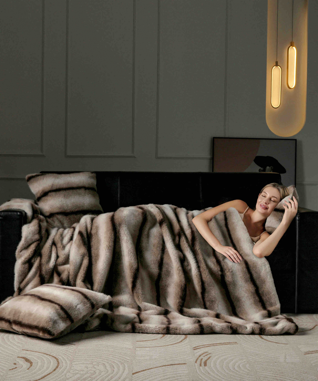 Patura de lux cu fermoar din blana artificala de nurca 200x230cm+2 fete de perna 50x50cm,bej cu negru, imprimeu cu dungi-F057 [5]