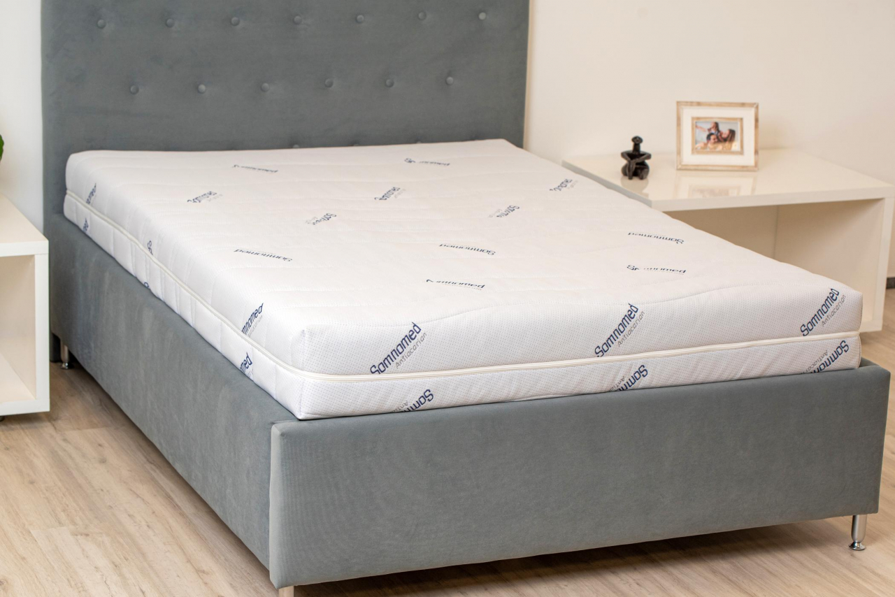 Saltea cu spumă poliuretanică Somnomed Antiacaria 180x200, înălțime 20 cm, pentru alergici, husă detașabilă și lavabilă cu tratament antiacarian, fermitate medie [20]