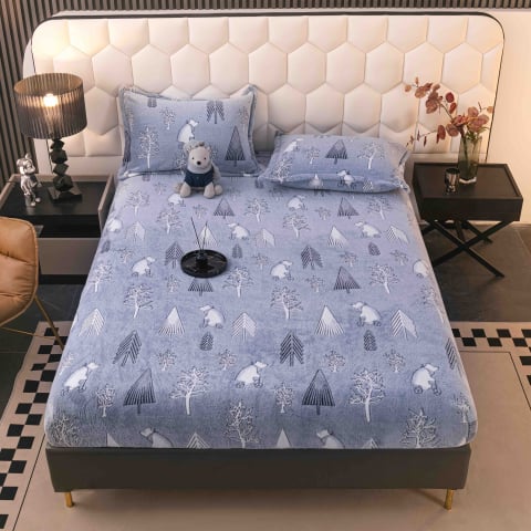 Huse de pat - Husa de Pat Cocolino cu Elastic si 2 Fete de Perna 50x70cm,180x200cm,Gri cu Brazi si Ursi-D154