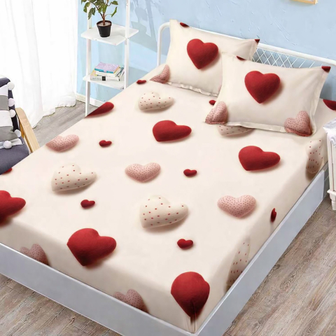 Huse de pat - Husa de pat finet crem cu inimioare rosii si roz + 2 fete perna cu elastic 160x200