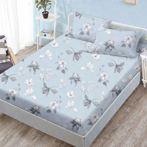 Huse de pat - Husa de pat finet albastru deschis cu flori si fluturi gri + 2 fete perna cu elastic 160x200