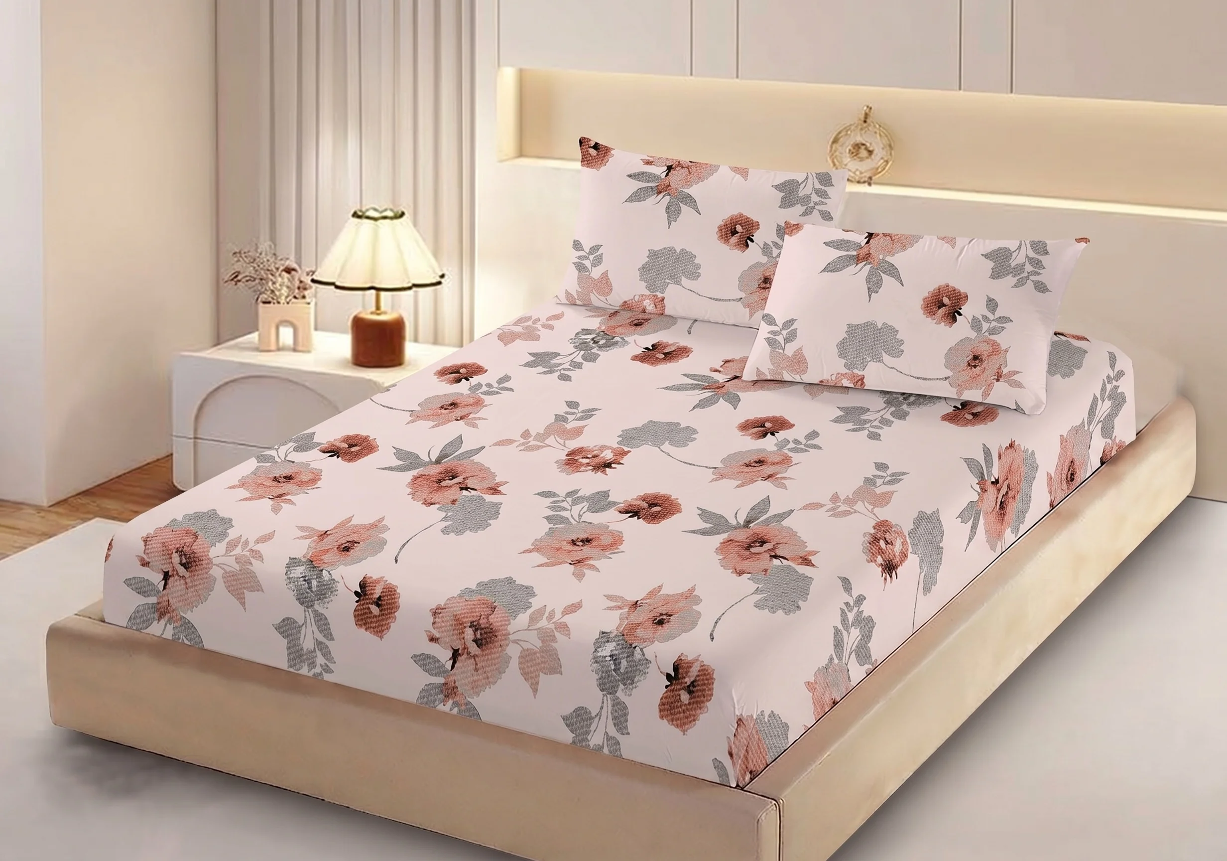 Huse de pat - Husa de pat finet crem cu flori roz si accente gri + 2 fete perna cu elastic 160x200