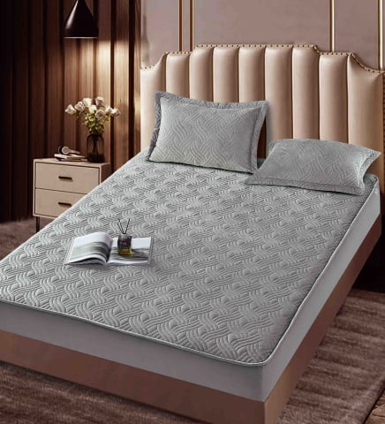 Huse de pat - Husa de pat matlasata tip topper + 2 fete de perna 50x70cm gri deschis - D102