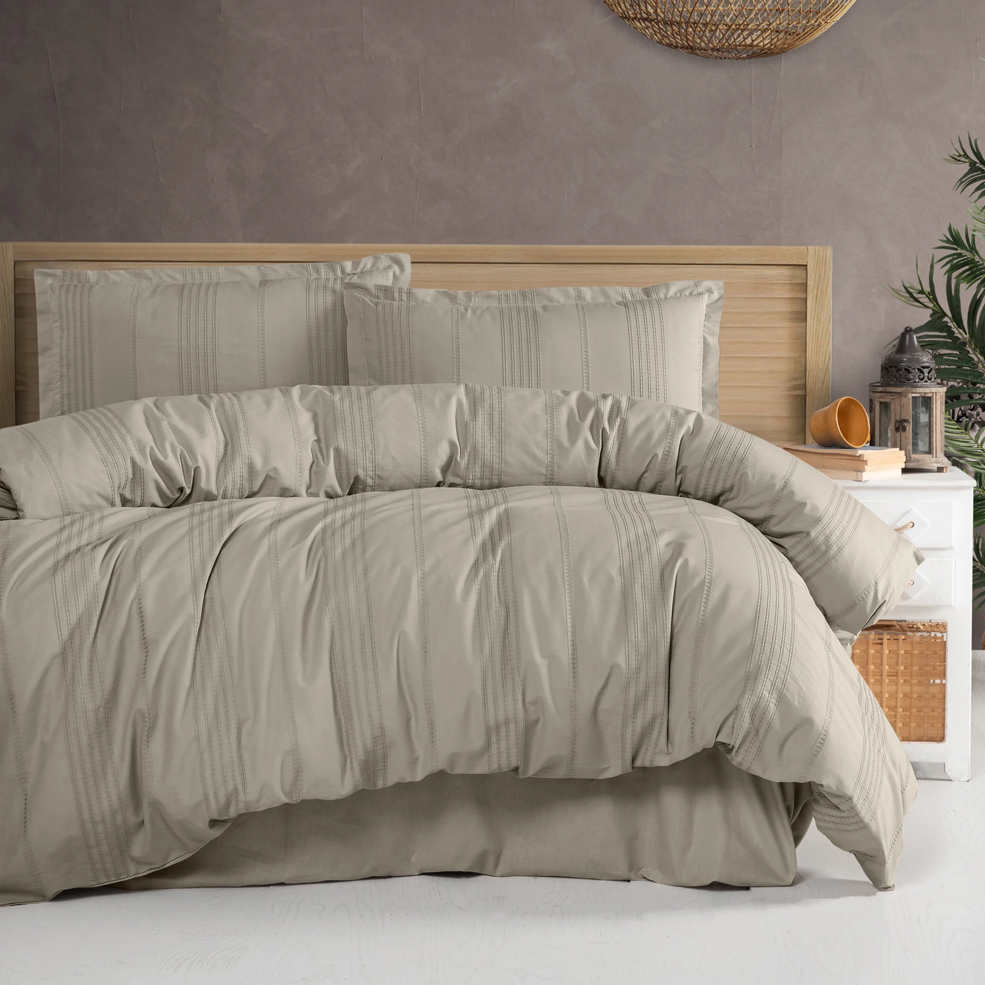 Lenjerii de pat 200x220cm - Lenjerie de pat ranforce Butique King size, 4 piese, 100% bumbac ranforce, gri, dungi decorative verticale, ARAKIS V3